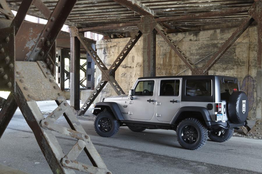  Jeep Wrangler Call of Duty MW3 Special Edition 2011 года  (фото 7 из 33)